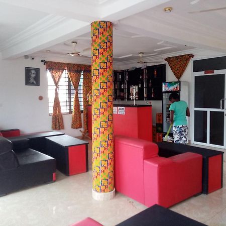 Ohene David Guest House Amanfro Bagian luar foto